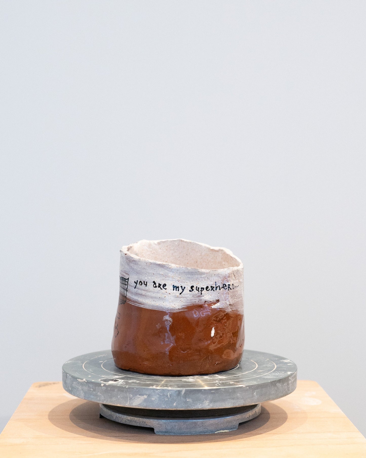 superhero - object uit de serie kleine werelden, 2025