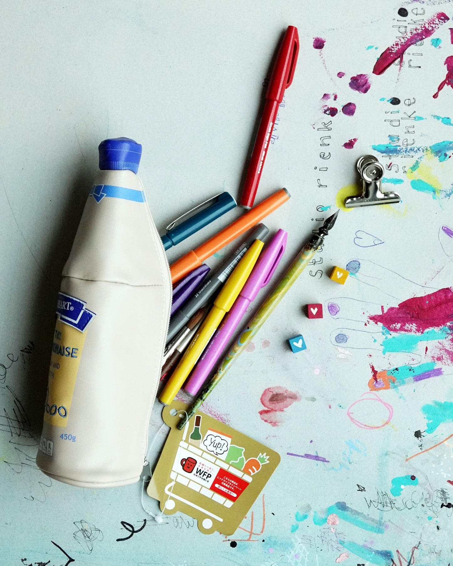etui vermomd als mayonaisefles