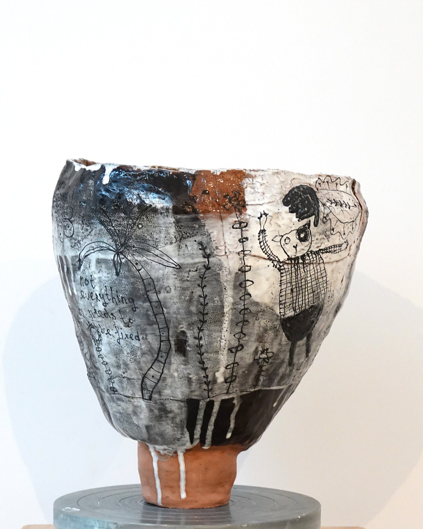 not everything needs to be fixed - object uit de serie kleine werelden, 2026