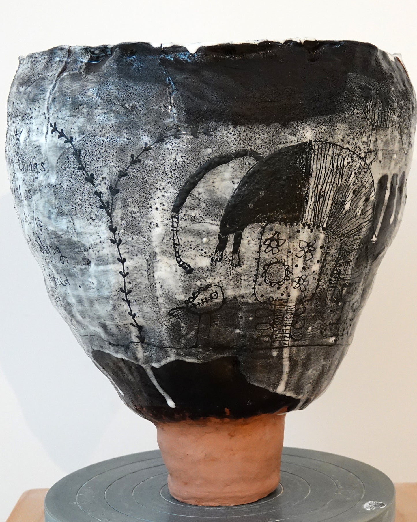 not everything needs to be fixed - object uit de serie kleine werelden, 2026