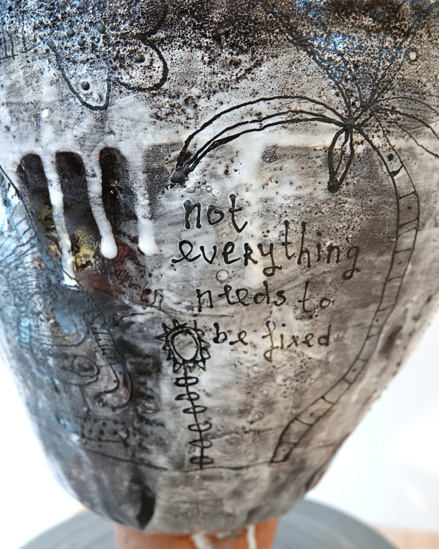 not everything needs to be fixed - object uit de serie kleine werelden, 2026